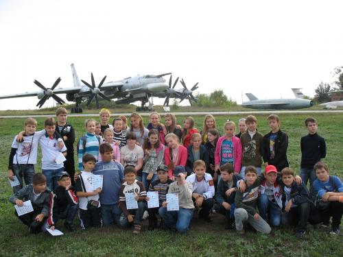 17 сентября 2011г. учащиеся 5а кл.,6 кл., 7б кл. посетили Музей дальней авиации г. Энгельса и место приземления Ю.А.Гагарина.